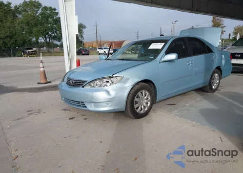 2005 Toyota Camry Le z USA, uszkodzony, nr VIN 4T1BE32K65U506082